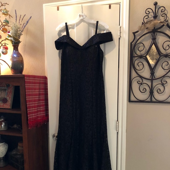 Black RM Richards lace evening dress - Picture 2 of 3